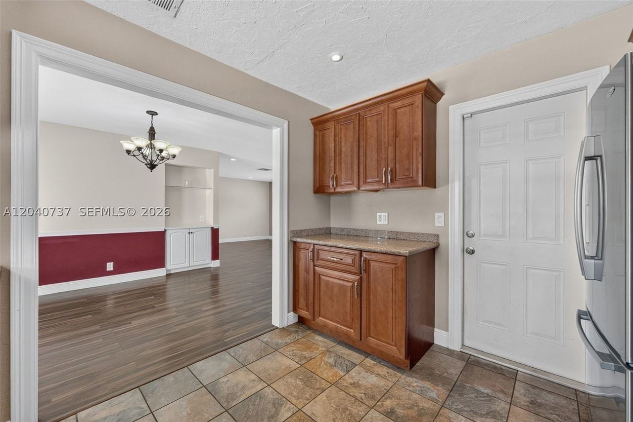 6848 Nw 27th Way - Photo 7 of 27