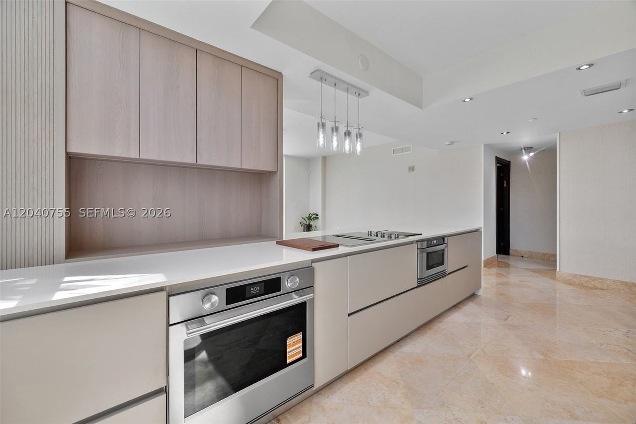 3330 Ne 190th St #114 - Photo 3 of 16