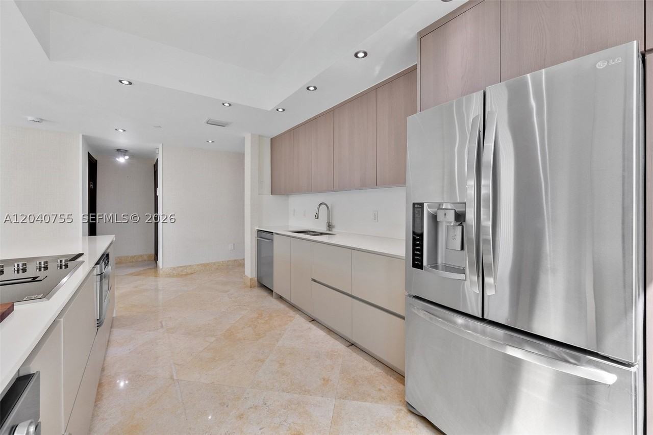 3330 Ne 190th St #114 - Photo 4 of 16
