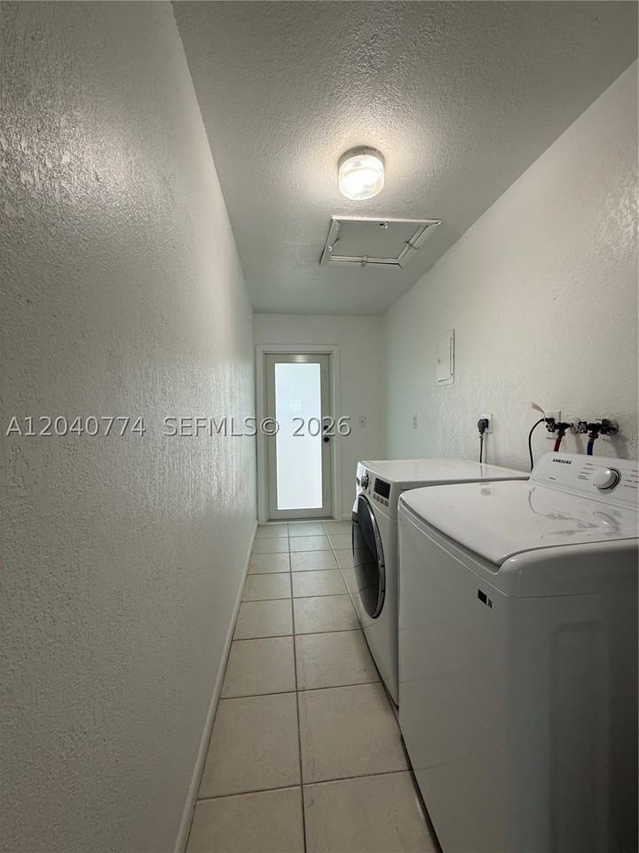 6510 Sw 49th St #2 - Photo 3 of 10