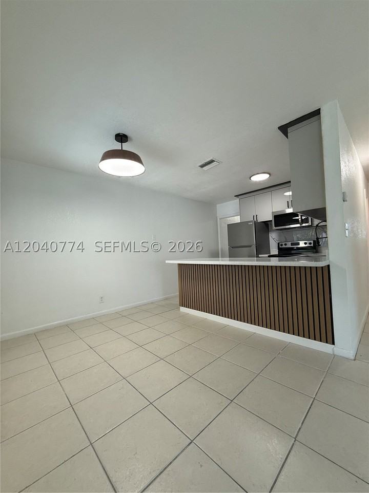 6510 Sw 49th St #2 - Photo 4 of 10