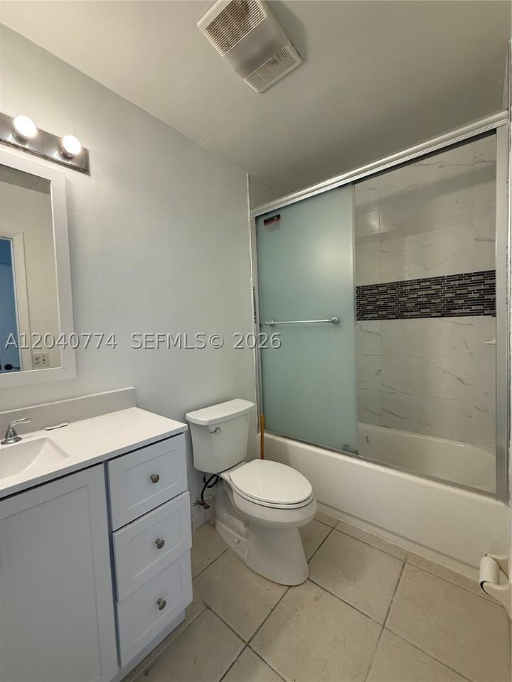 6510 Sw 49th St #2 - Photo 5 of 10