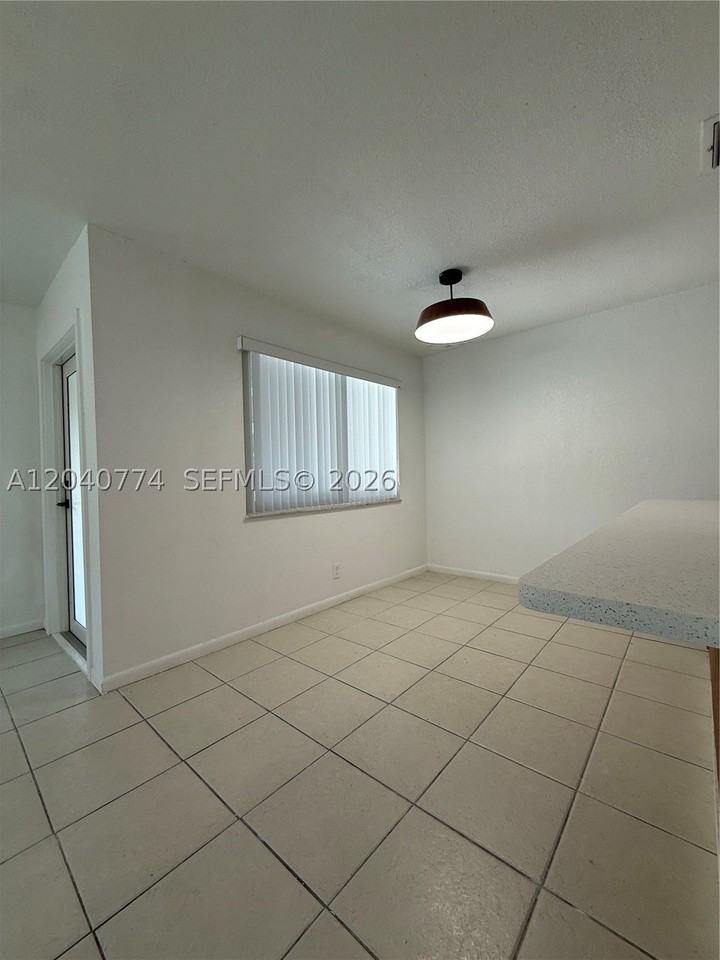 6510 Sw 49th St #2 - Photo 7 of 10