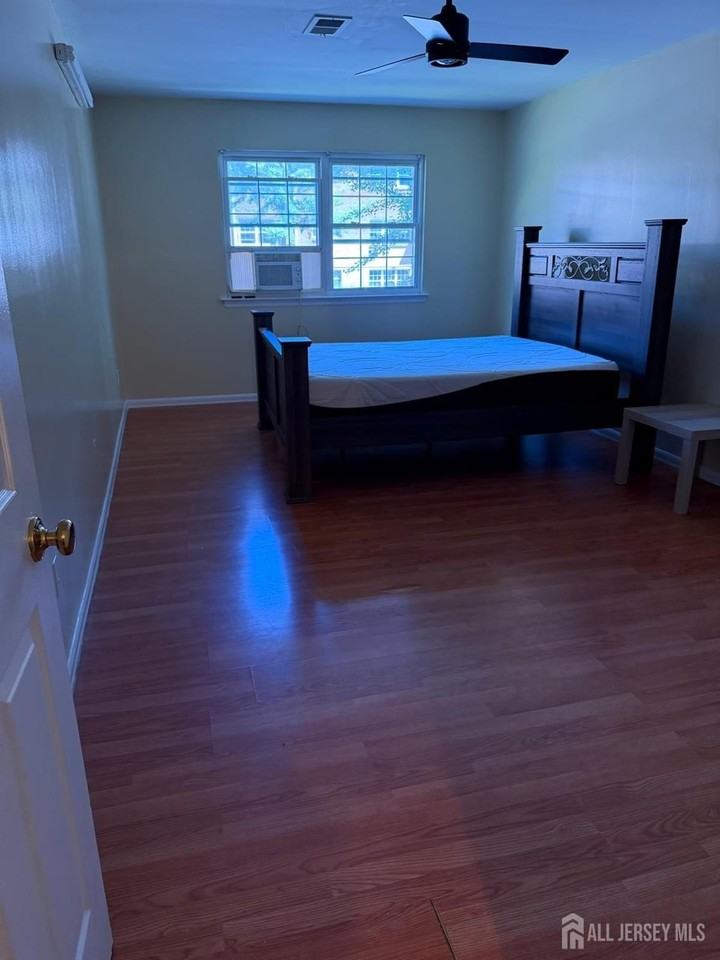 434 College Dr - Photo 2 of 5