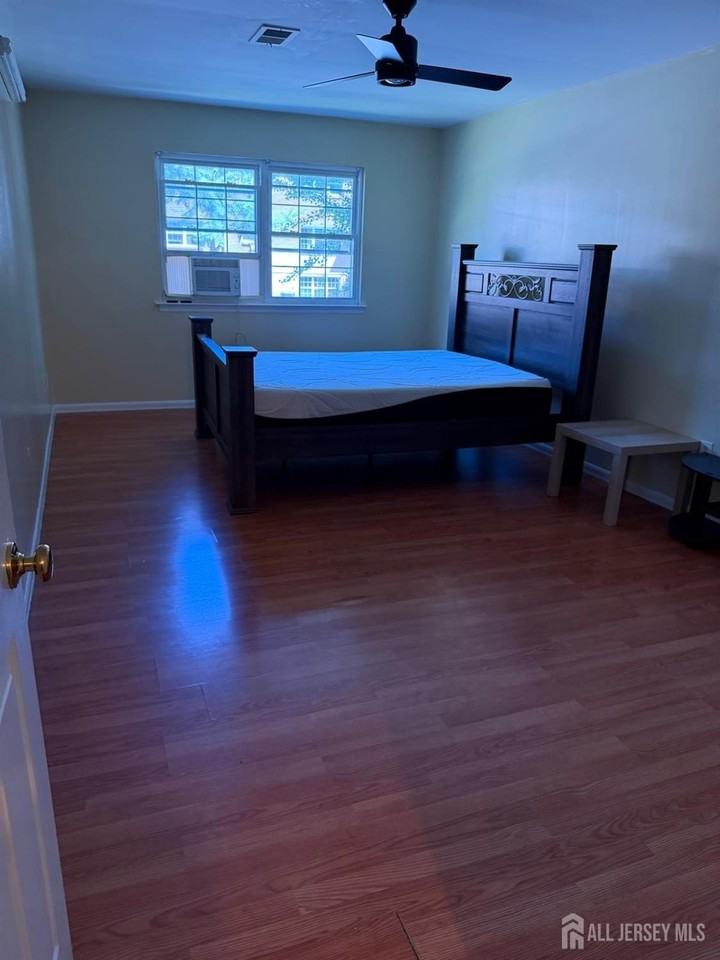 434 College Dr - Photo 3 of 5