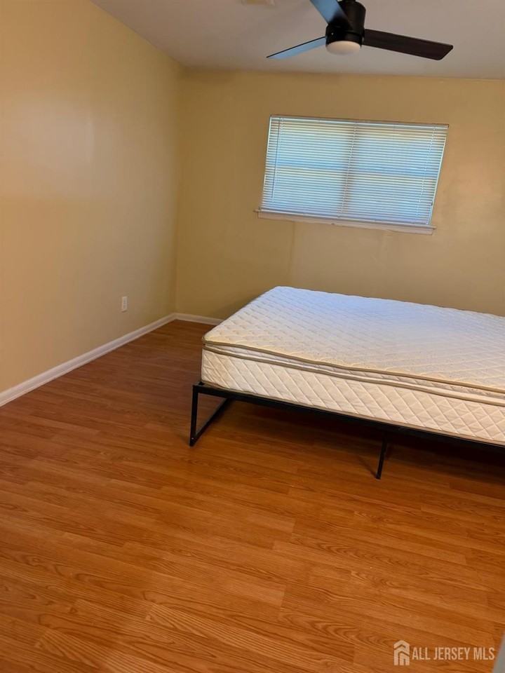 434 College Dr - Photo 4 of 5