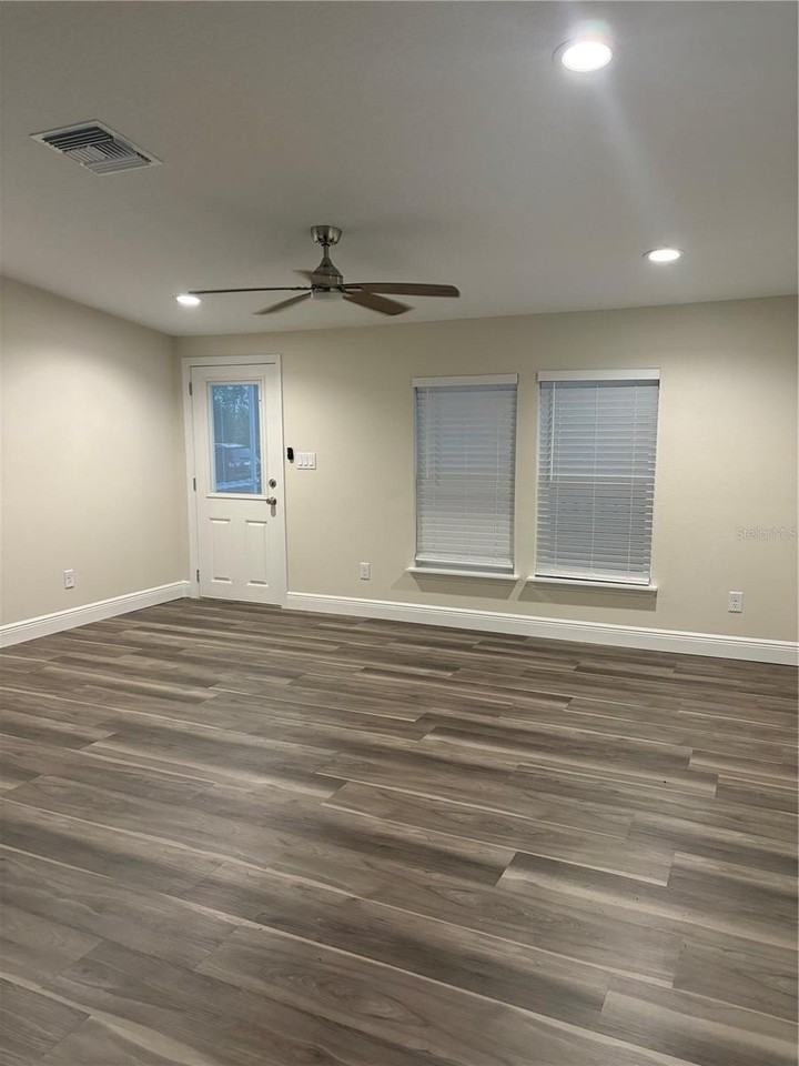 10699 Quiet Cove Rd - Photo 4 of 20