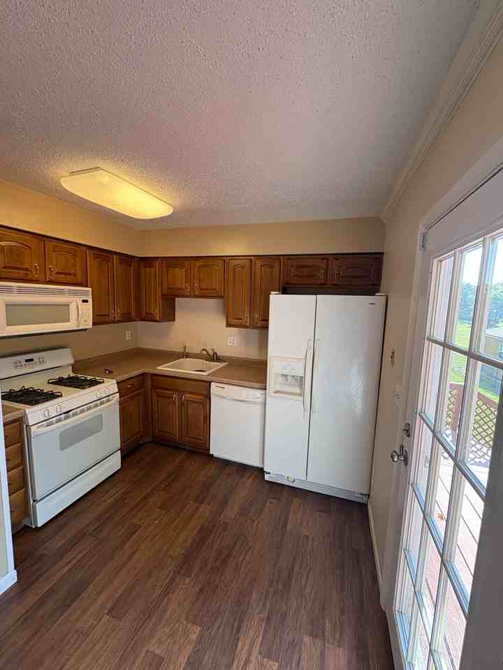3805 E Fitzgerald Rd #1 - Photo 4 of 10