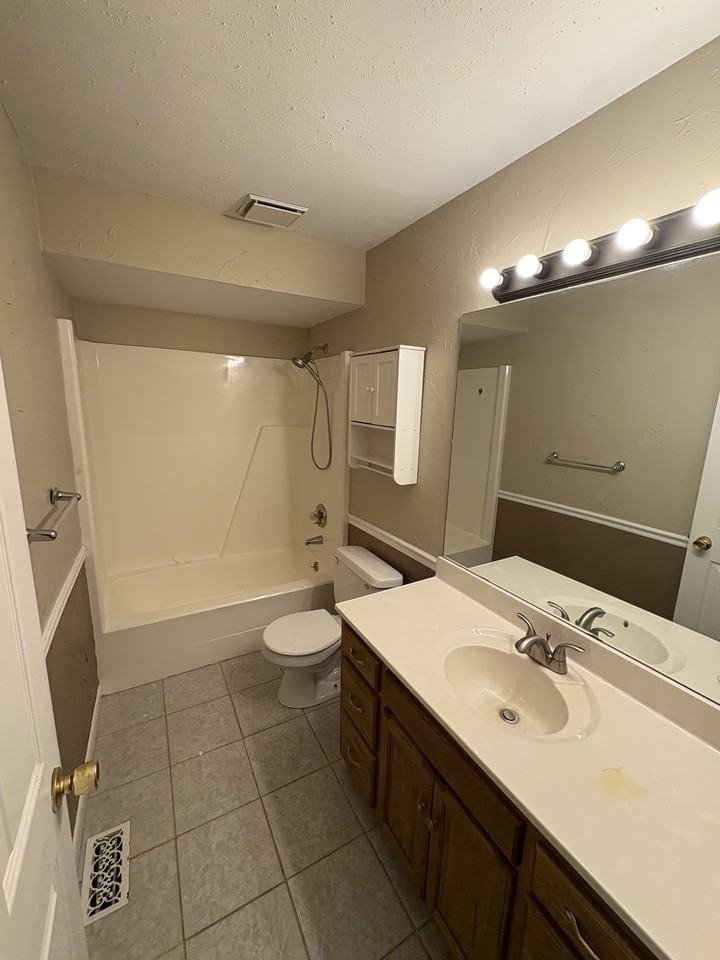 3805 E Fitzgerald Rd #1 - Photo 5 of 10