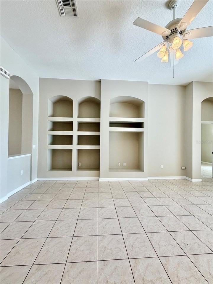 2708 Wood Pointe Dr - Photo 4 of 33