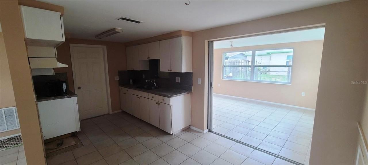 5305 Hawk Dr - Photo 4 of 15