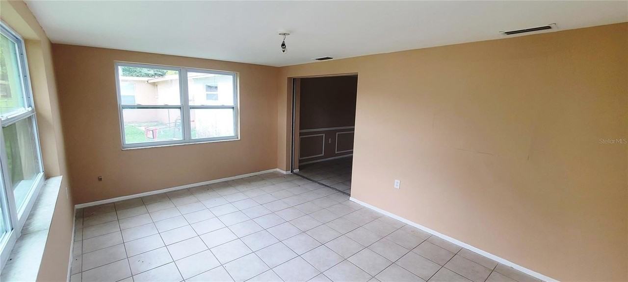 5305 Hawk Dr - Photo 5 of 15