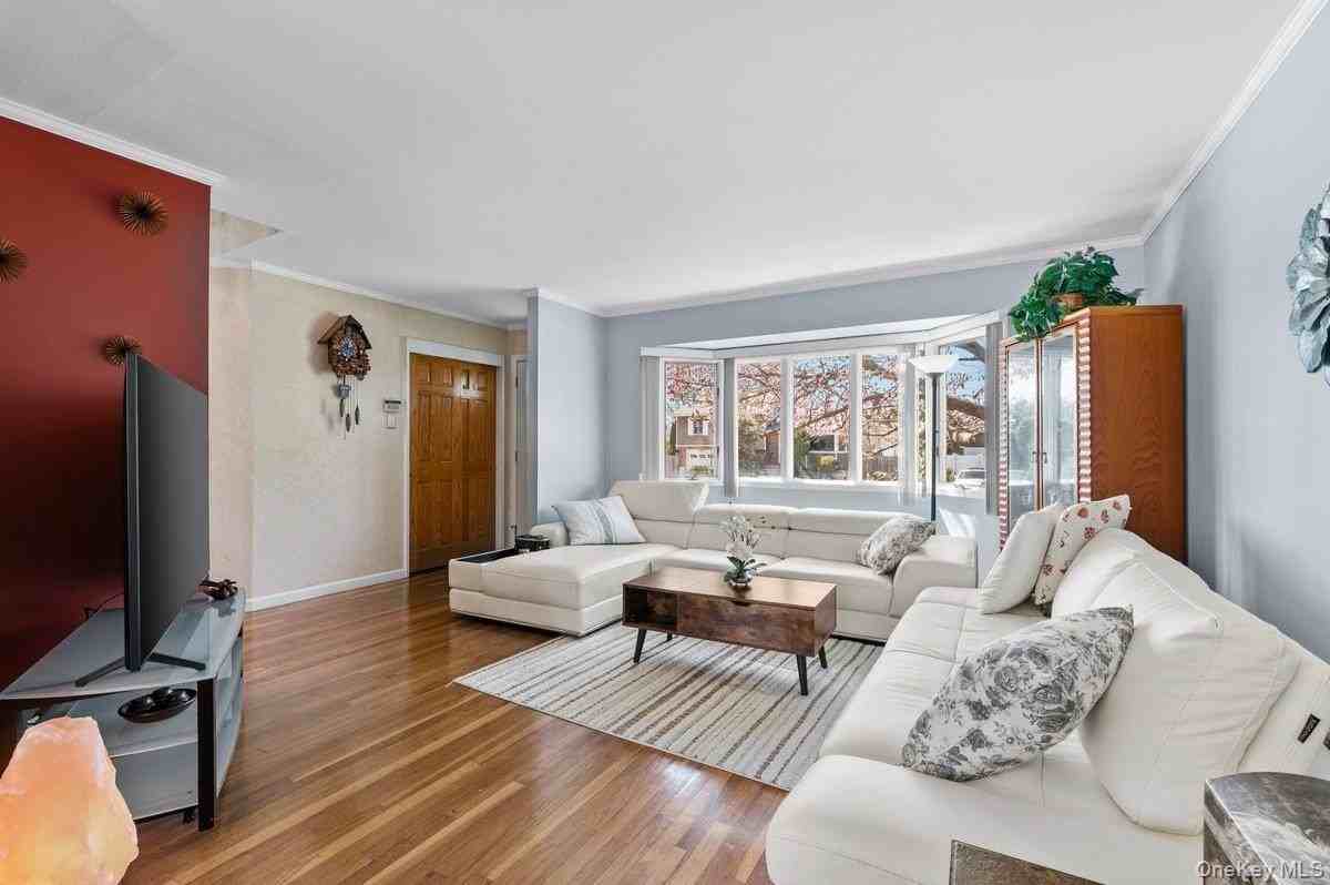 20 Pickwick Dr W - Photo 3 of 18