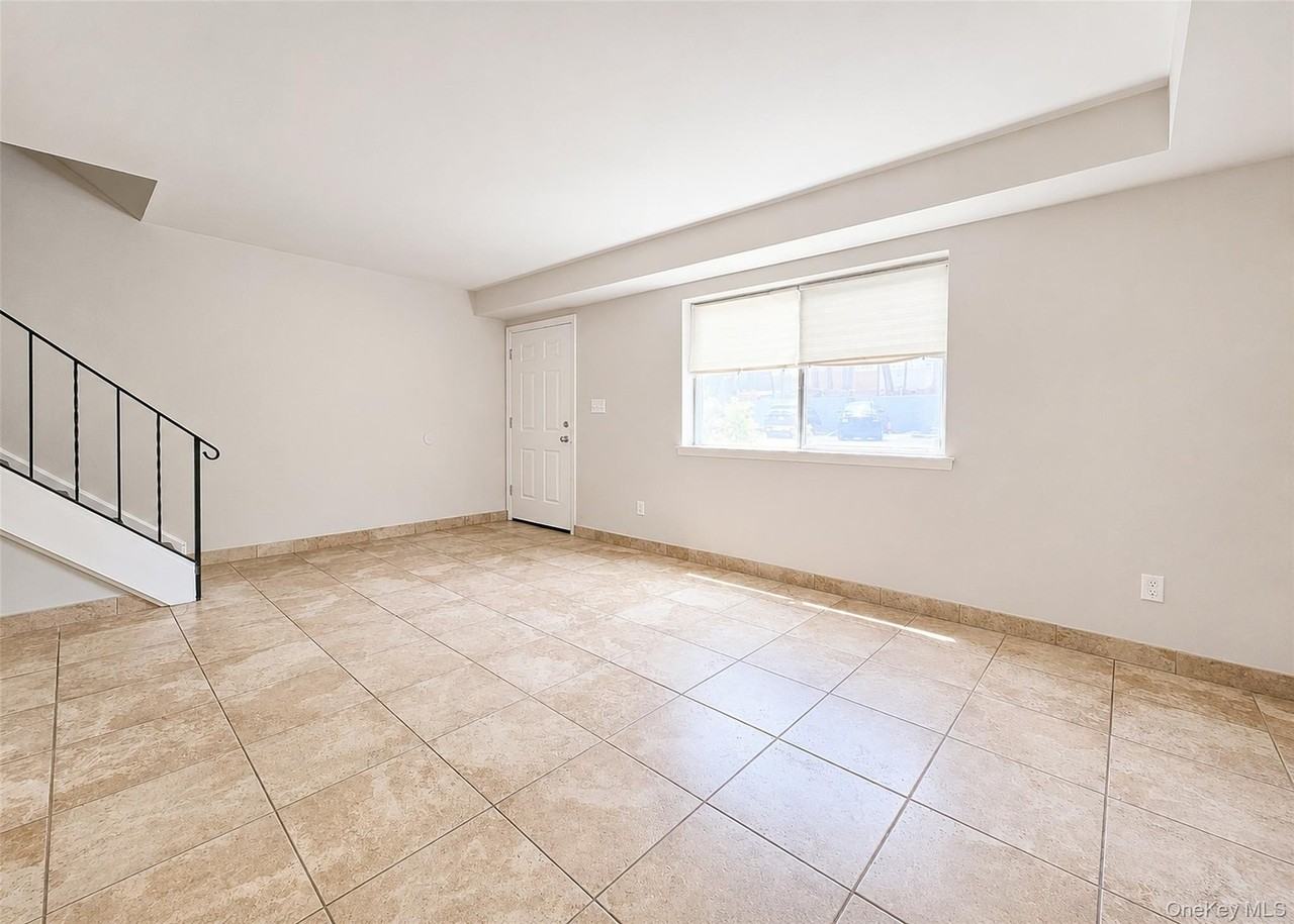 136 Hill Cres - Photo 3 of 13