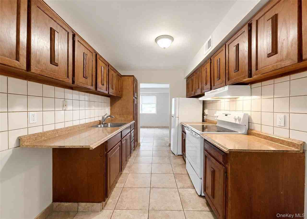 136 Hill Cres - Photo 4 of 13