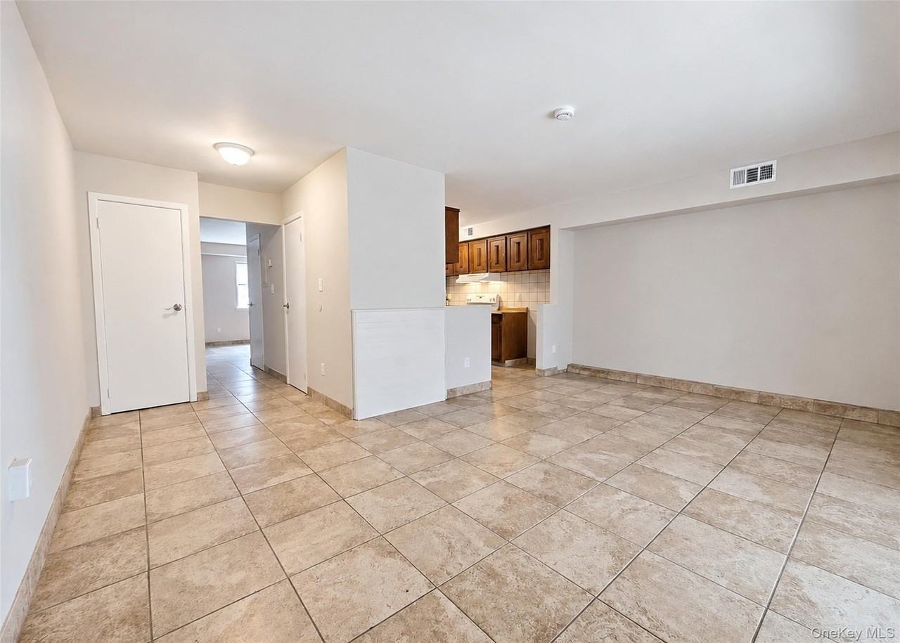 136 Hill Cres - Photo 5 of 13