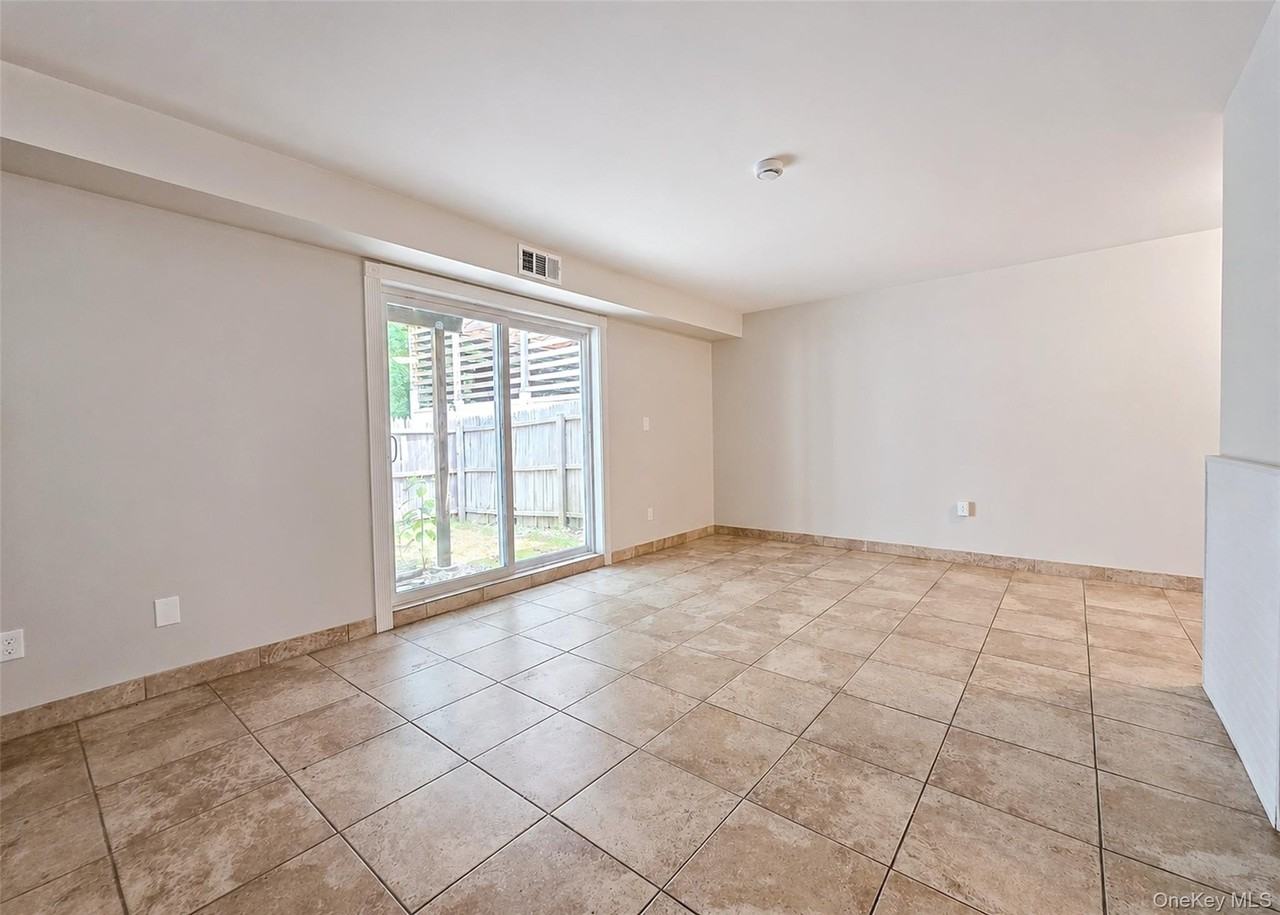 136 Hill Cres - Photo 6 of 13
