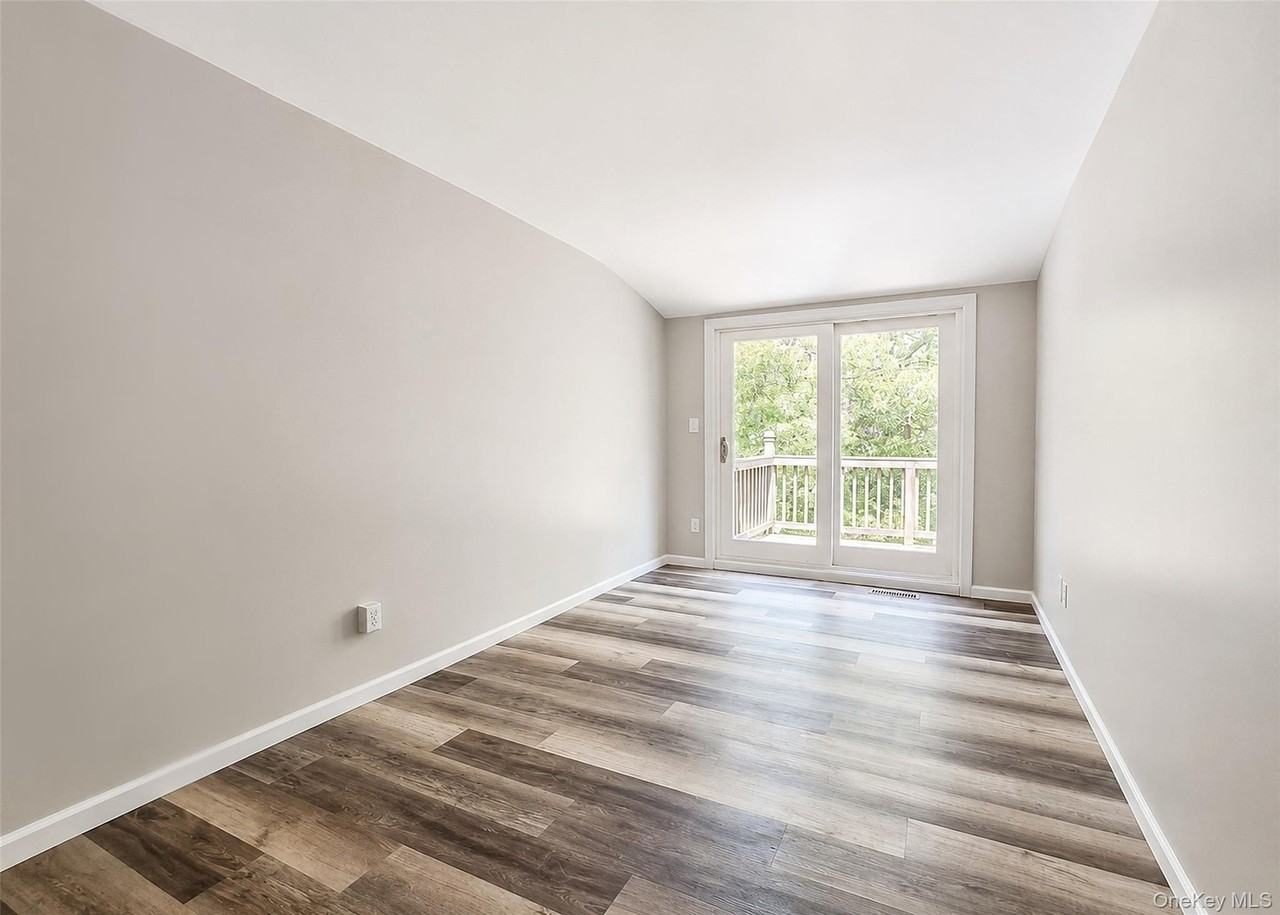 136 Hill Cres - Photo 7 of 13