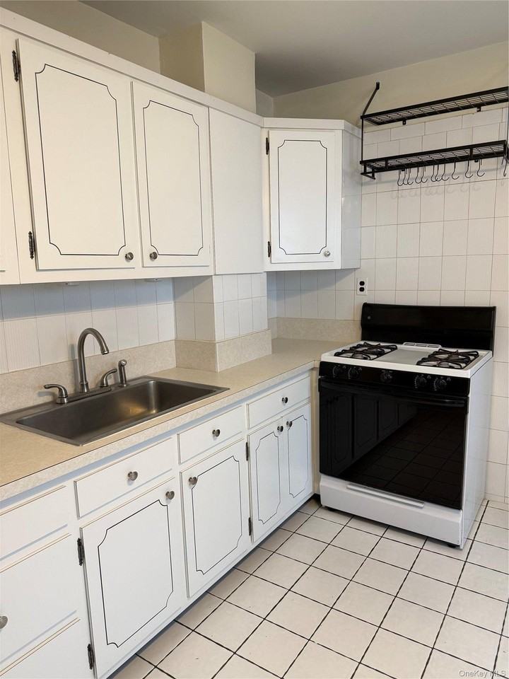 7 Chestnut St - Photo 2 of 18