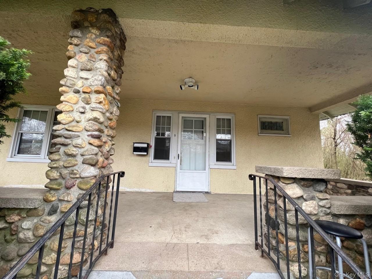 8 Bogart Ave - Photo 2 of 24