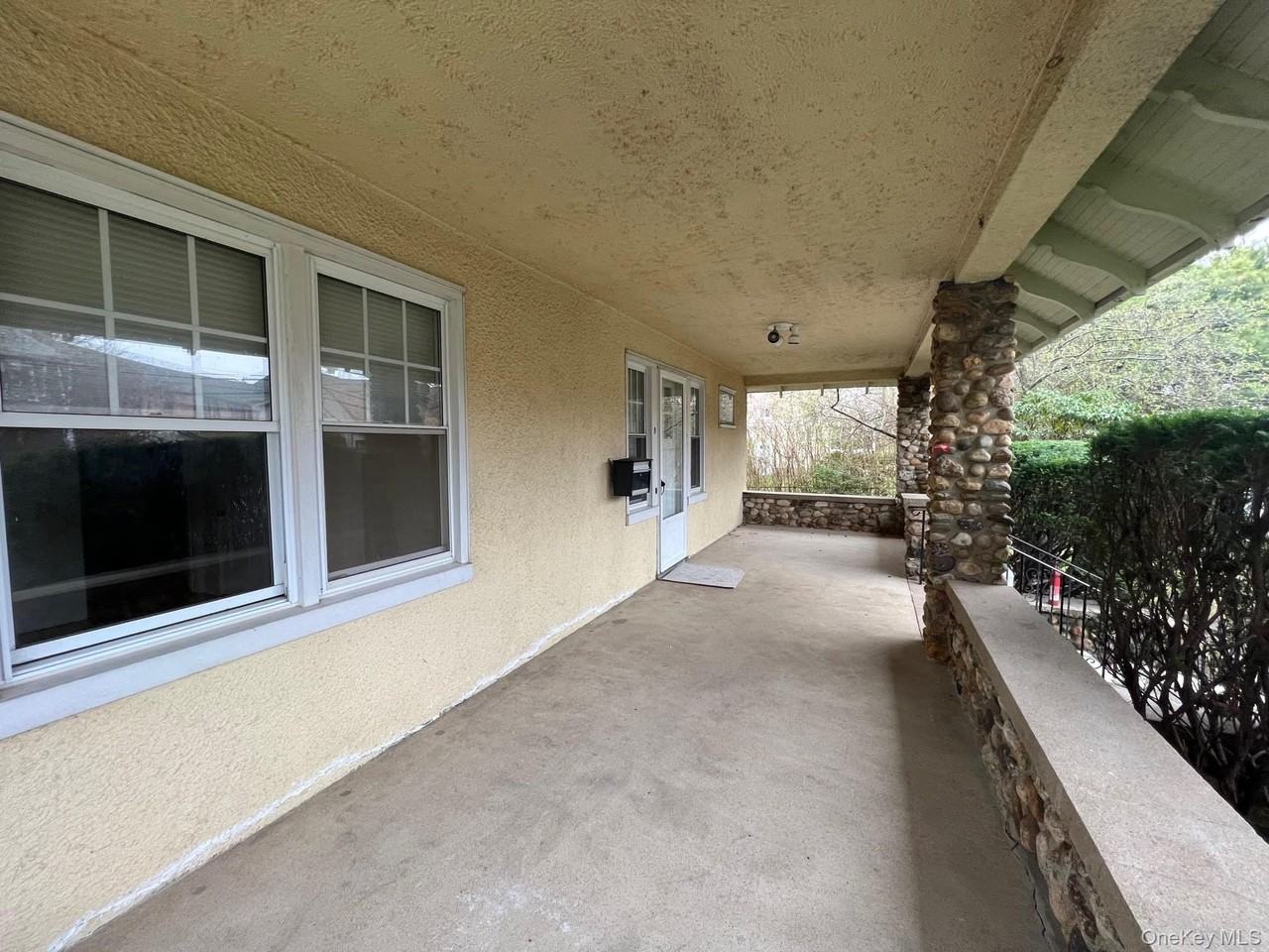 8 Bogart Ave - Photo 3 of 24