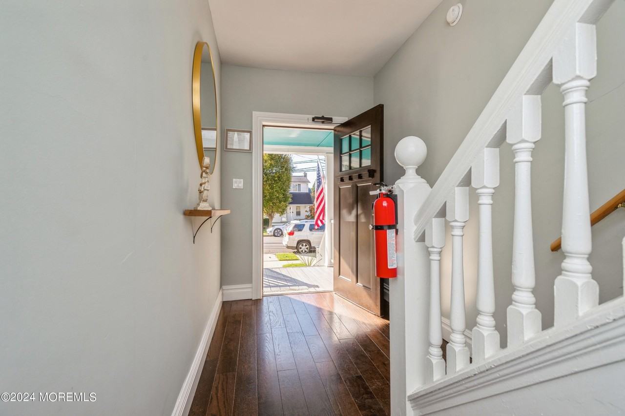504 Ludlow Ave - Photo 6 of 27