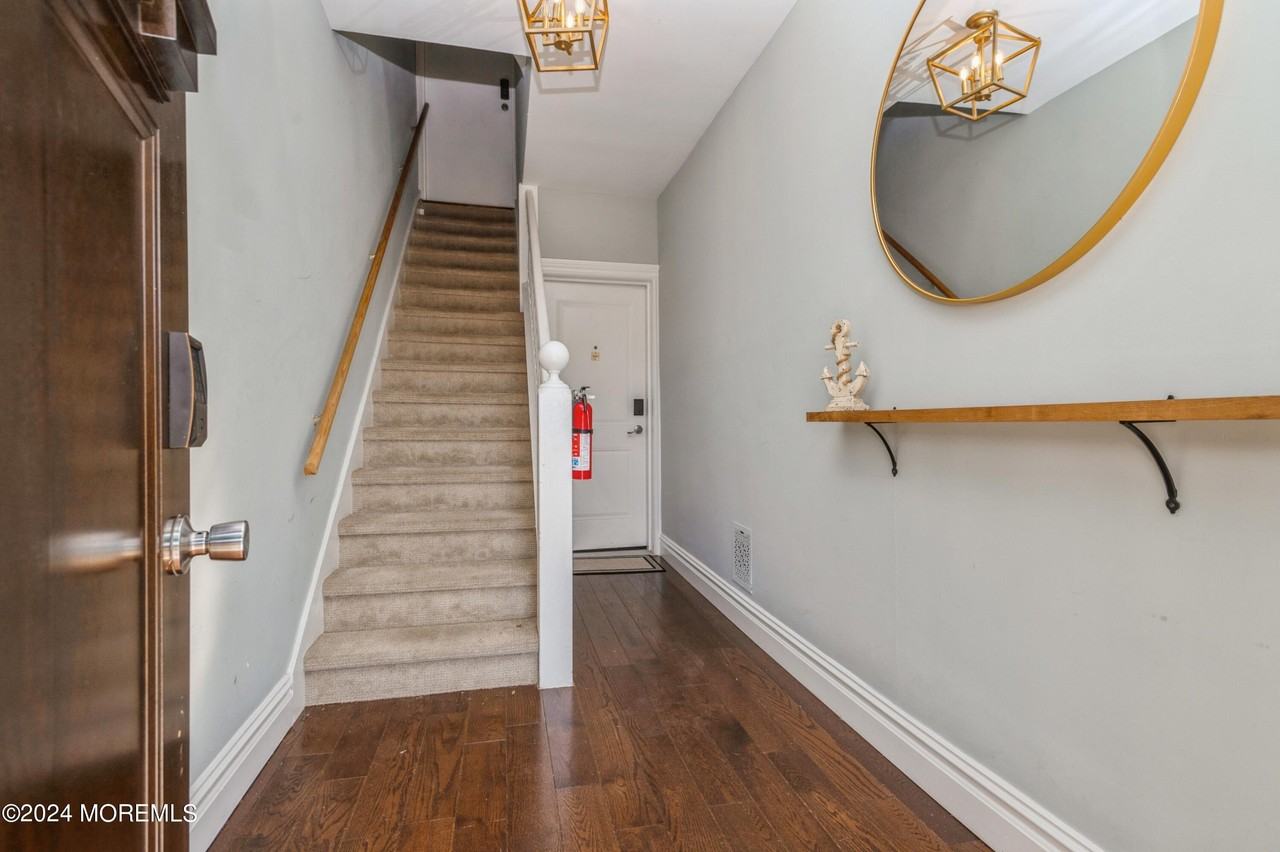 504 Ludlow Ave - Photo 7 of 27