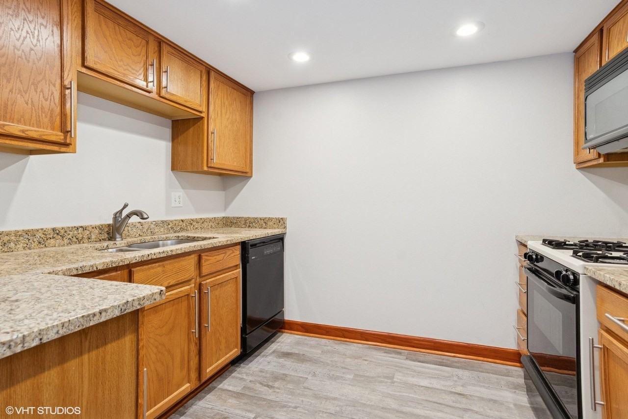 114 E Bailey Rd #L - Photo 3 of 11