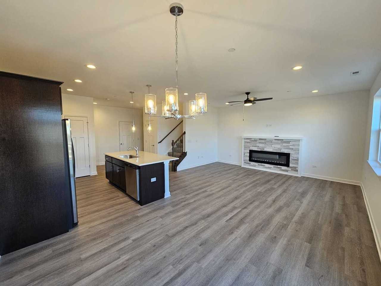 334 N Masters Dr - Photo 3 of 25