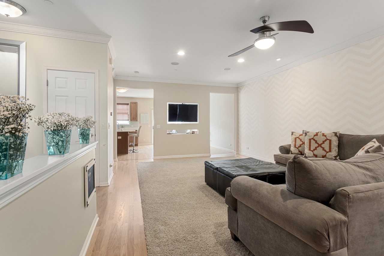 106 Creekbend Ct #106 - Photo 2 of 22