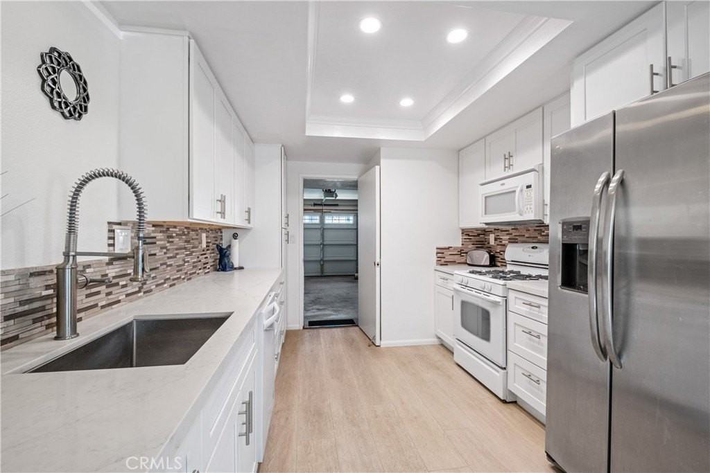 32338 Calle Linda - Photo 2 of 9