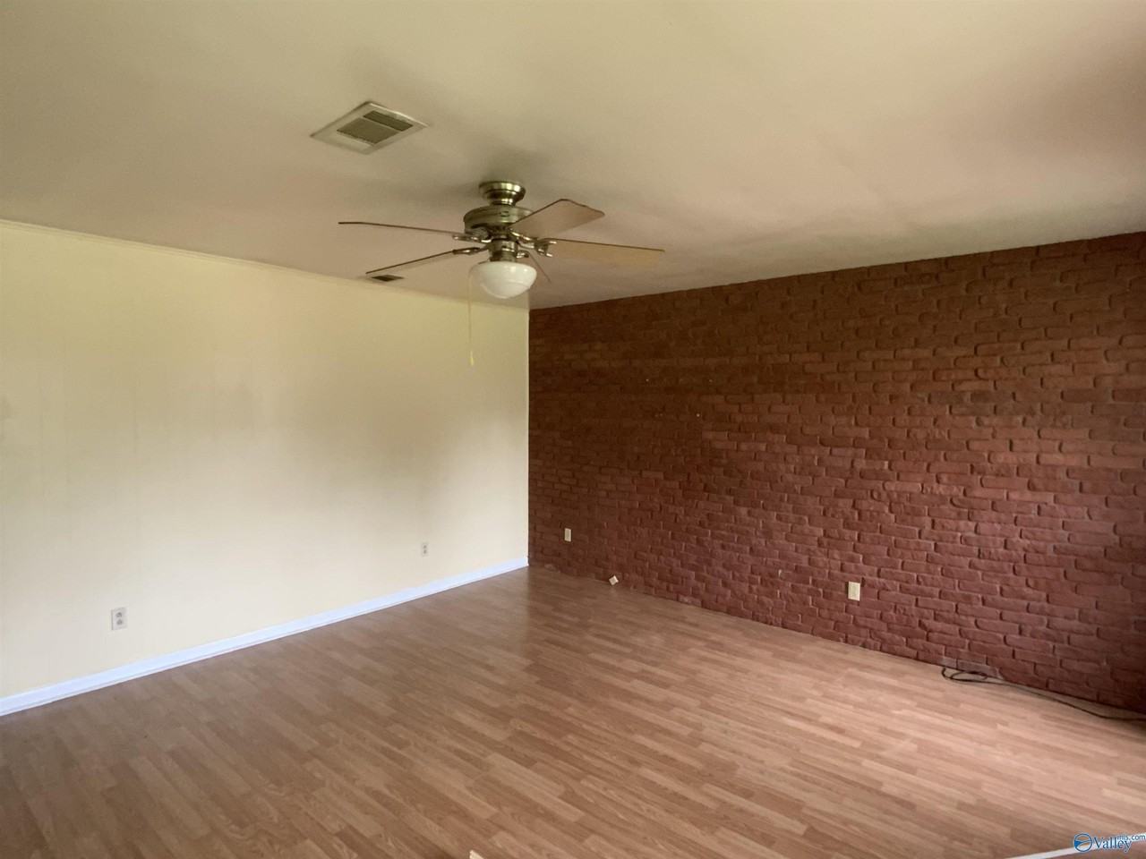 3310 Village Dr Sw - Photo 2 of 8