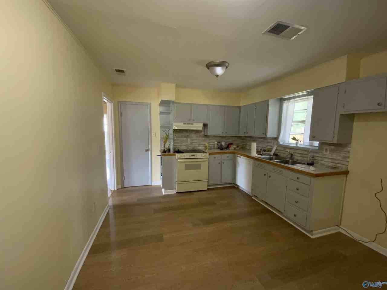 3310 Village Dr Sw - Photo 4 of 8