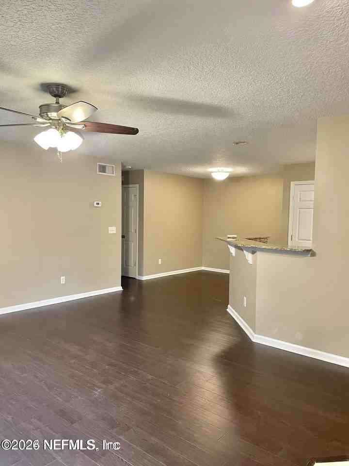 13715 Richmond Park Dr N #704 - Photo 3 of 10