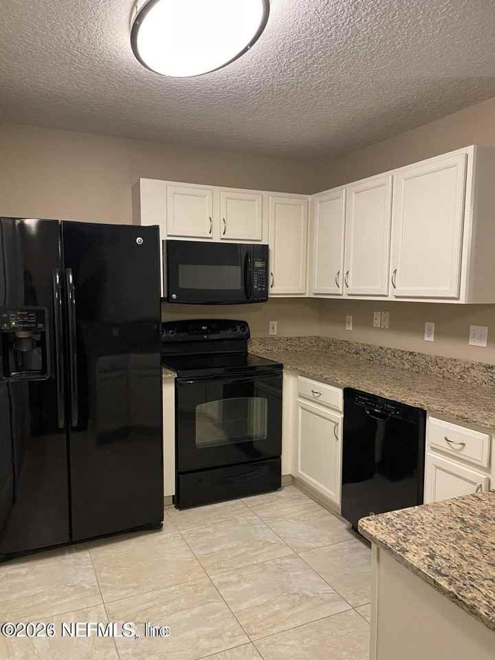 13715 Richmond Park Dr N #704 - Photo 5 of 10