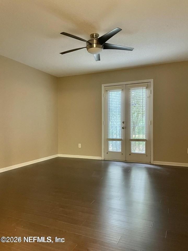 13715 Richmond Park Dr N #704 - Photo 6 of 10