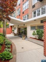 2160 Center Ave #1J - Photo 1 of 1