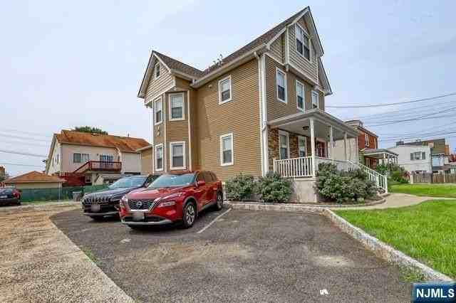 407 Hudson St #1 - Photo 2 of 8