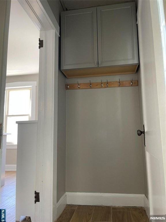 140 Westervelt Ave #1 - Photo 4 of 17