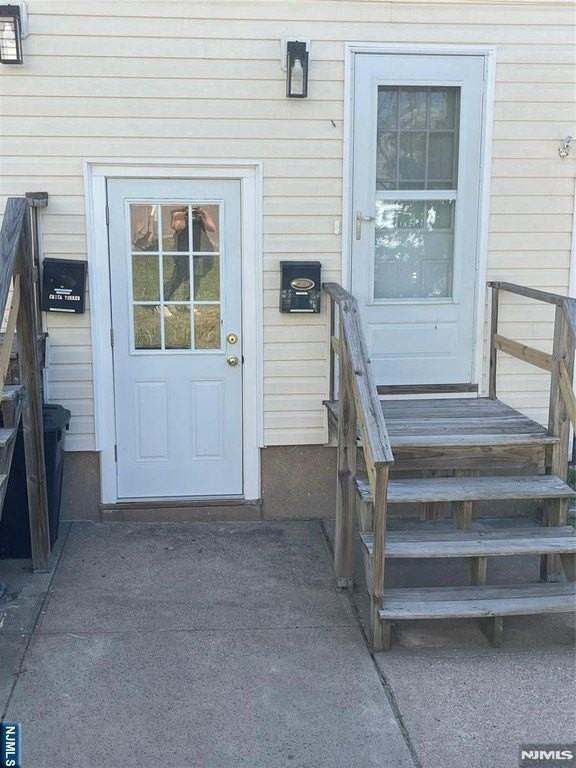 140 Westervelt Ave #1 - Photo 3 of 17