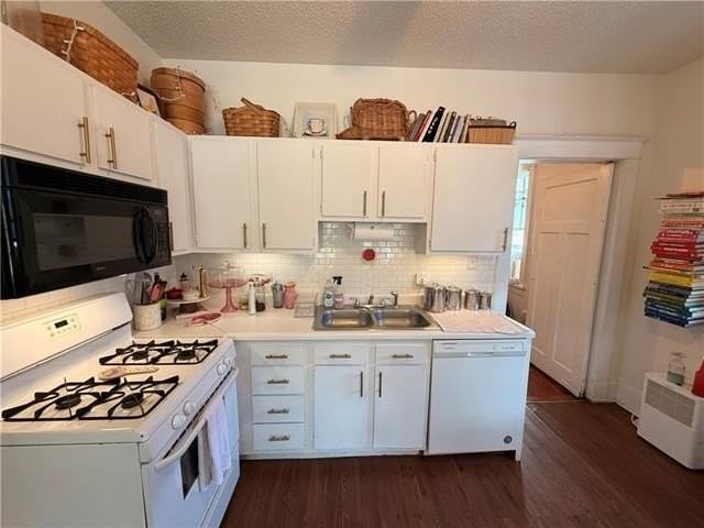 2423 Broadway St #C - Photo 3 of 10