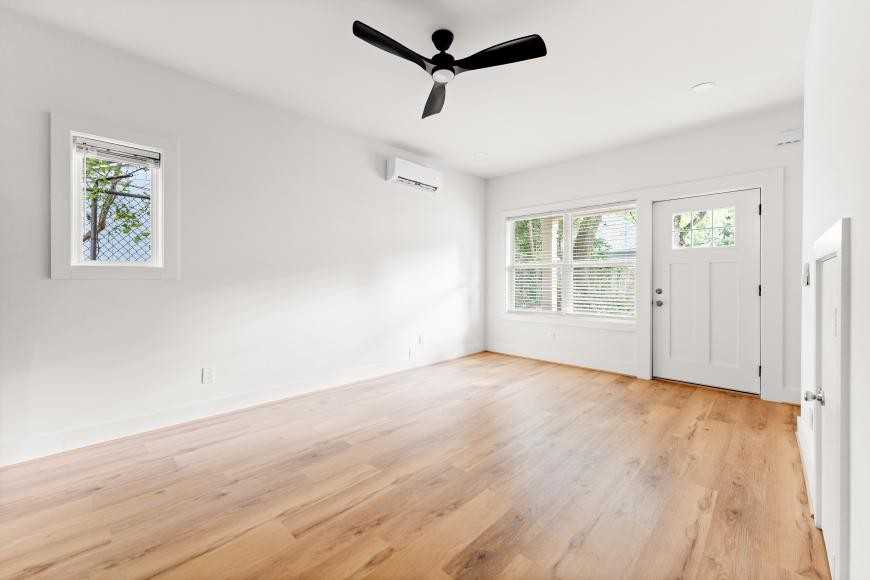 195 Flora Ave Ne - Photo 6 of 10