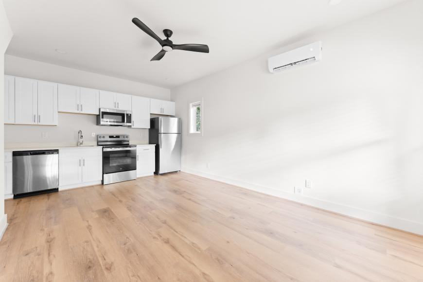 195 Flora Ave Ne - Photo 7 of 10
