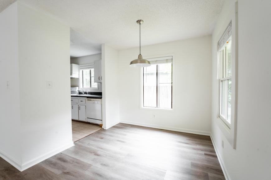 180 Howard St Ne - Photo 2 of 10