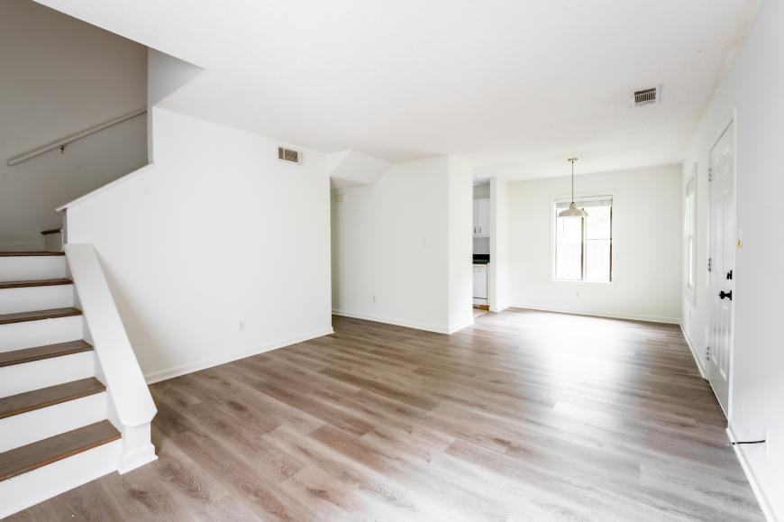 180 Howard St Ne - Photo 4 of 10