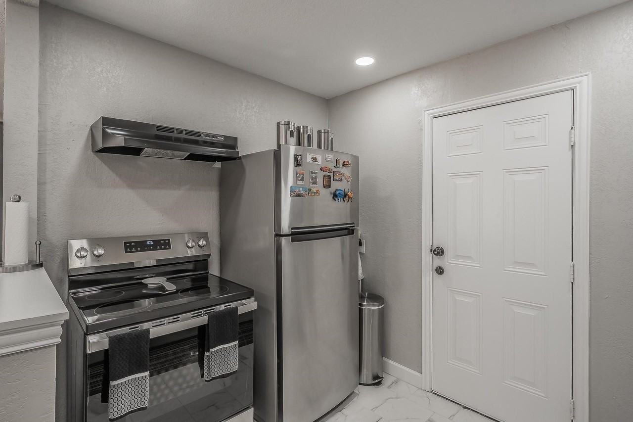 4506 Roberts Ave - Photo 5 of 15