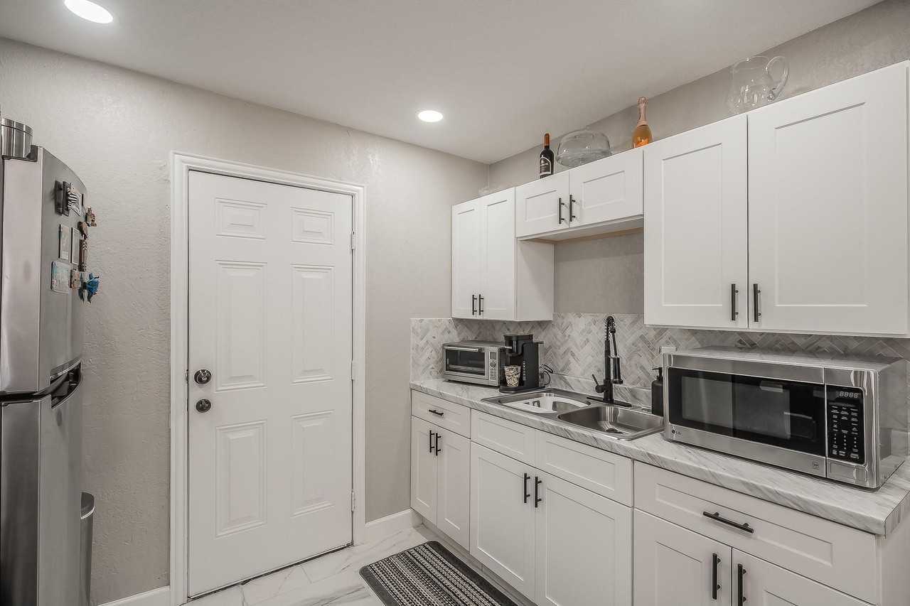 4506 Roberts Ave - Photo 6 of 15