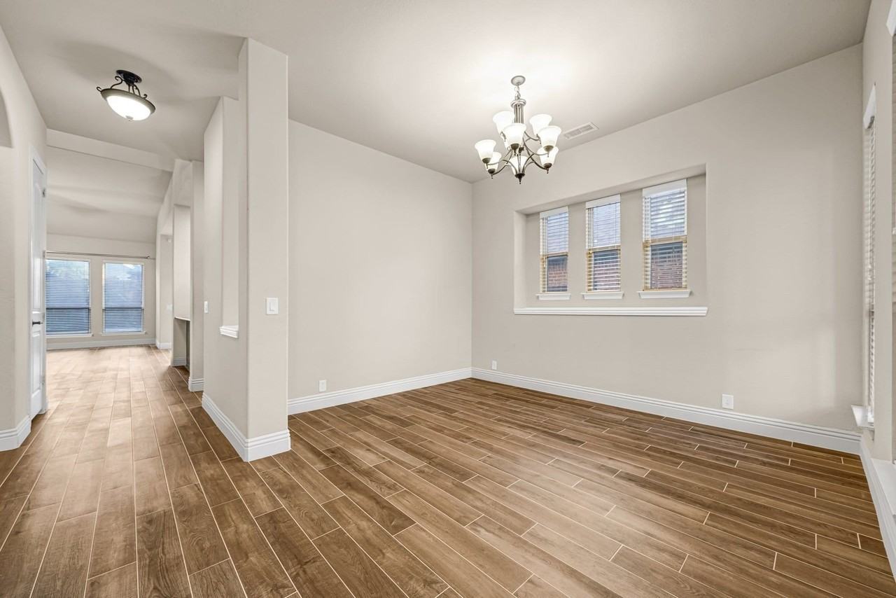 2412 Kemerton - Photo 6 of 22