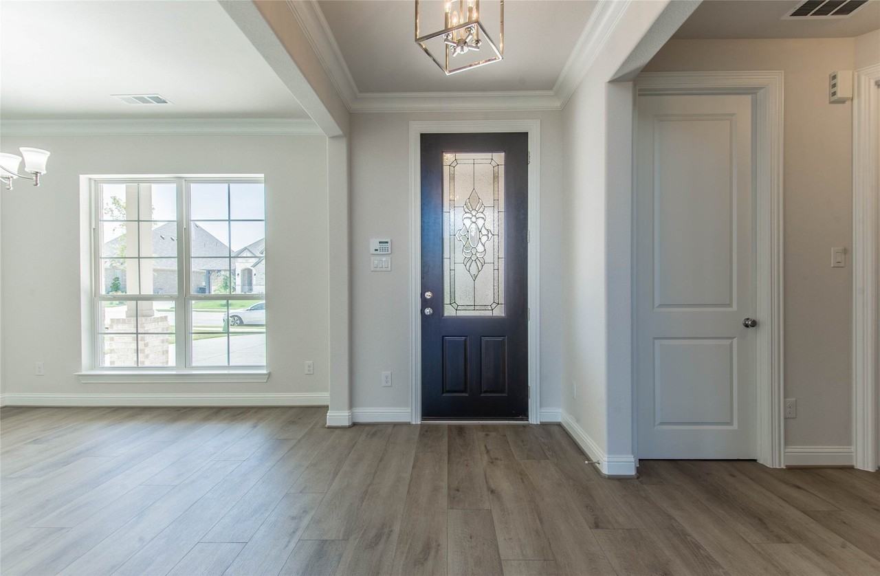 1010 Hunters Creek Dr - Photo 3 of 30