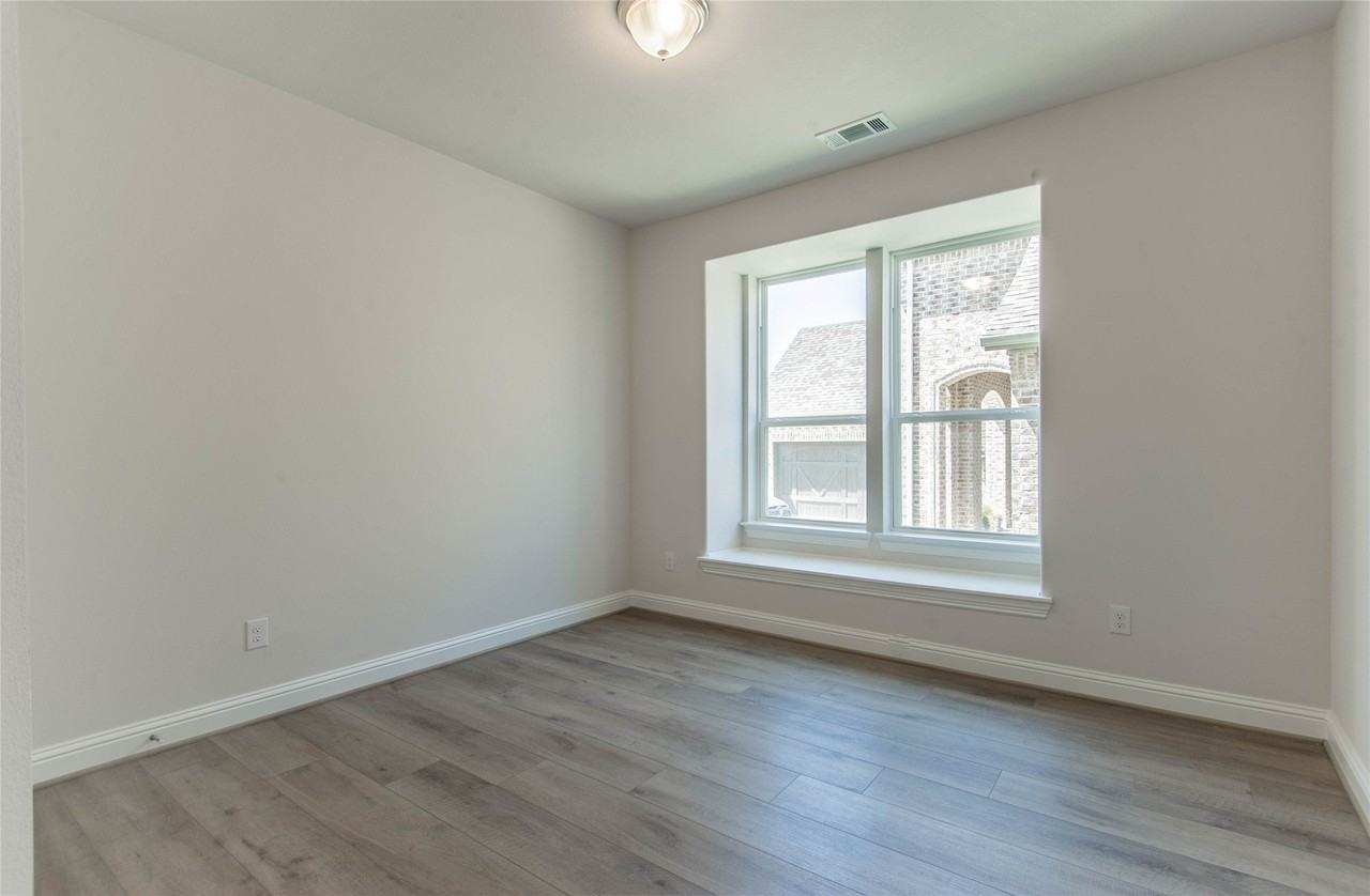 1010 Hunters Creek Dr - Photo 6 of 30